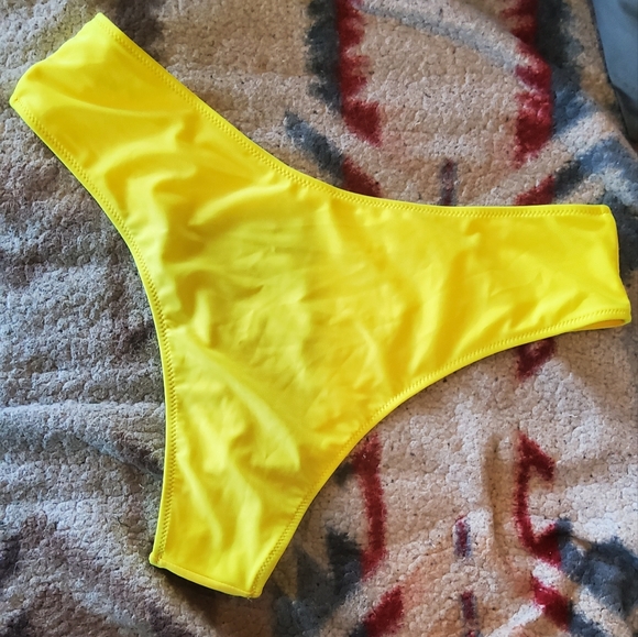 Bikini - Picture 5 of 7